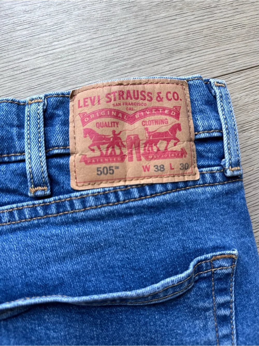 Levi’s 505 Men’s Jeans 38x30 Regular Fit Straight Leg Medium Wash